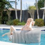 Lux Inflatable Chaise - Image 9